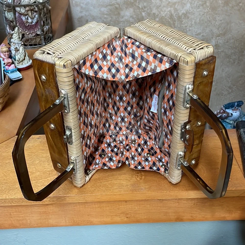 Vintage Straw Basket Handbag - Picture 10 of 16
